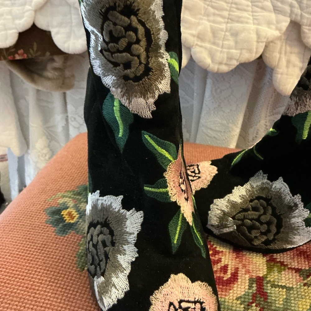 Rebecca Minkoff Embroidered Booty - Picture 4 of 9